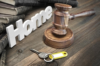 Buying and selling at property auctions
