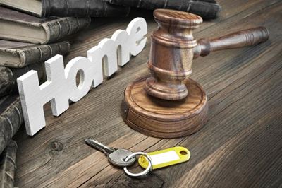 Buying and selling at property auctions
