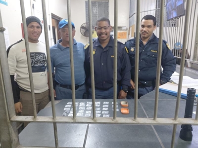 Verdagte vroegoggend vas vir tik