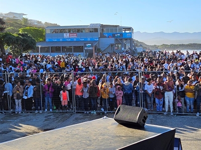 Hundreds enjoy Bitou Youth Day concert