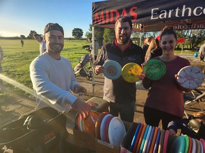 High winds complicate disc golf finals