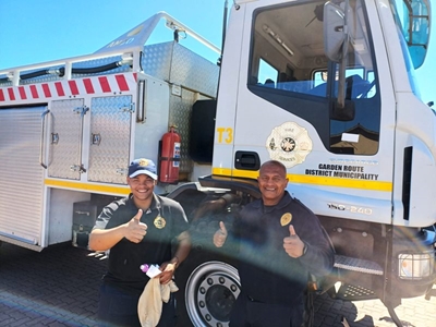 GRDM firefighters help Overstrand with water  