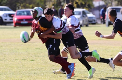 HVS se rugbyspanne maak skoonskip