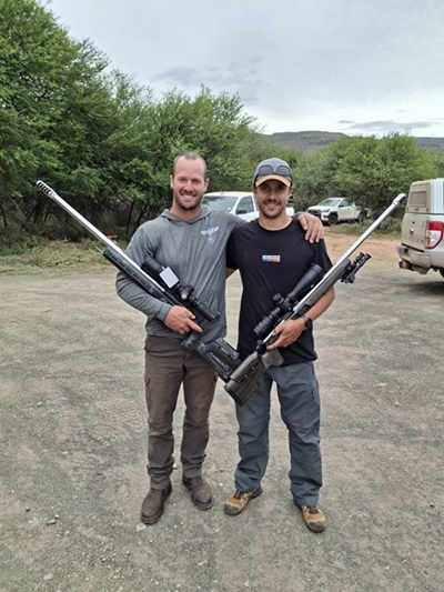 Stof, skote en spangees by ghongskiet