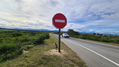 SANRAL gee aandag aan sand en padtekens op N2