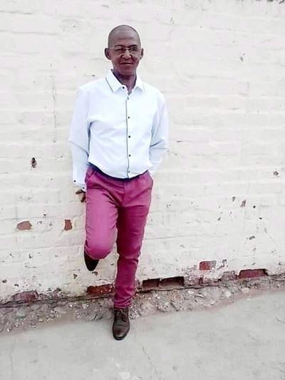 Inwoner in intensiewe sorg na bakkie hom tref