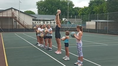 Voorste netbalspeler by skool