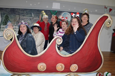 Elves, snow flakes and glühwein in support of animals