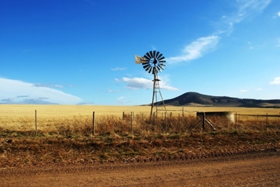 Botched land reform costing agri department R2 billion