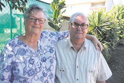 Toe die stof gaan lê: 'n blik van die ander kant van die heining
