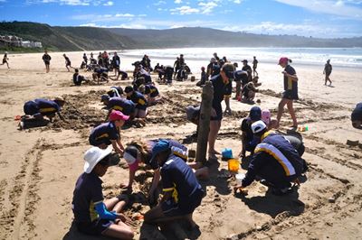 Learner’s enjoy educational beach walk 