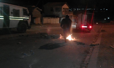 Burning tyres block Ntaka street