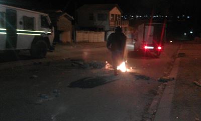 Burning tyres block Ntaka street