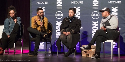 Teksmark plaas kollig op plaaslike talent