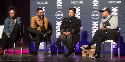 Teksmark plaas kollig op plaaslike talent