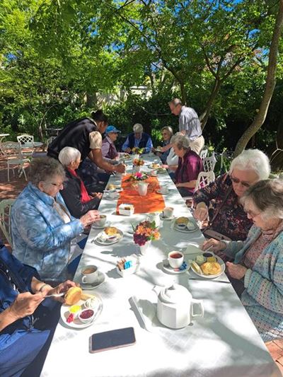 Seniors geniet uitstappies