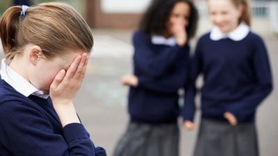 Kinders getraumatiseer deur J-lys