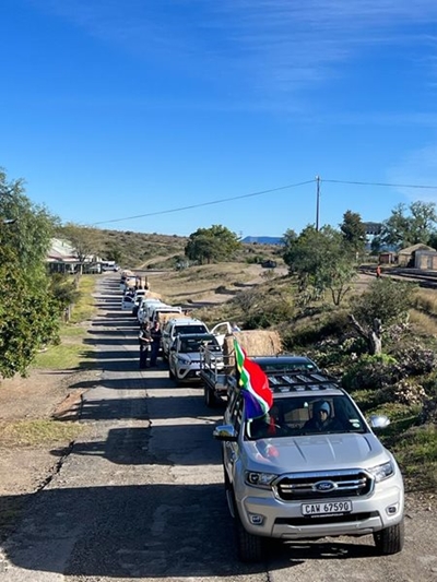 AfriForum Jeug vat hande met SA for Hope om boere in Oos-Kaap te ondersteun