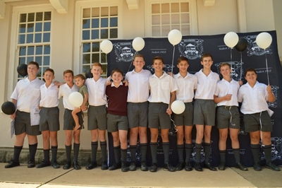 Gr 7's groet Laer Volkskool