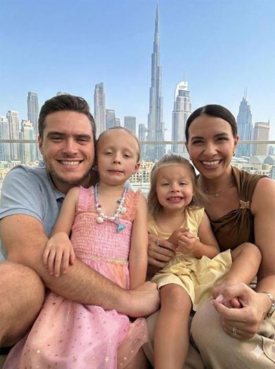 Oudtshoorn pilot and family in Dubai