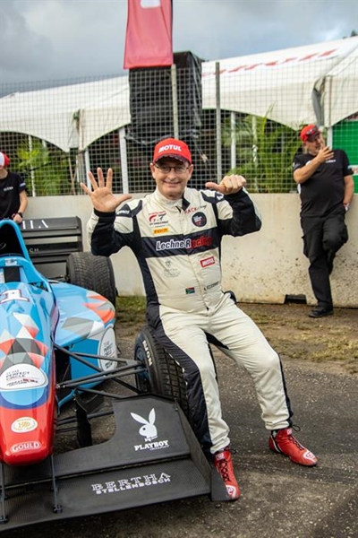 Bezuidenhout bosses the Hillclimb