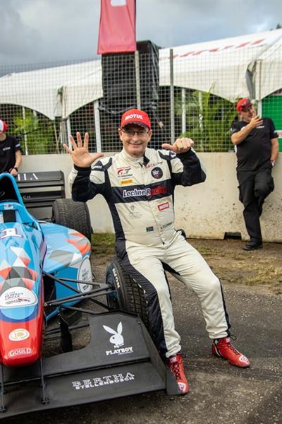 Bezuidenhout bosses the Hillclimb