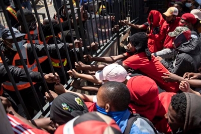Students union calls end to protests as registrations extended