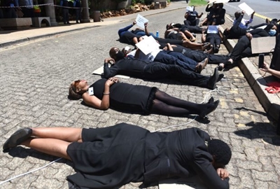 Some SABC board members break ranks to oppose retrenchments