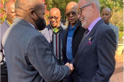 ‘Apologise!’: Niehaus and Magashule demand apology for handshake saga