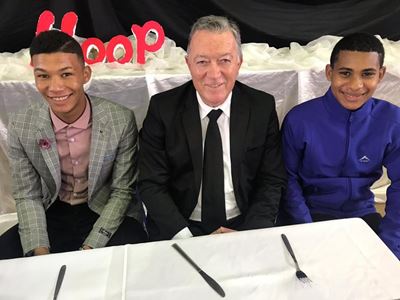Jong spelers benodig hulp