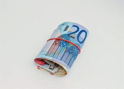 How does the minimum wage apply to workers not remunerated by the hour?