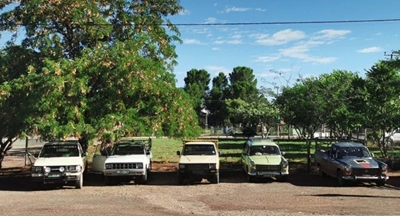Motors afgestof vir Ou Karre Toer