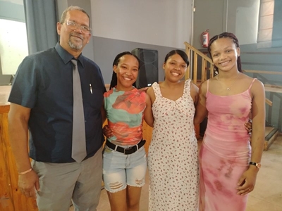 Klein-Karoo-skole spog met matriekulante