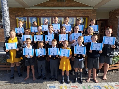 George-Suid spog met groot groep Eden-skaakspelers