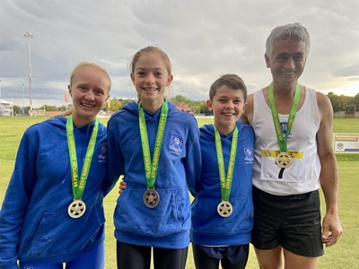 Vier- en vyfkampatlete bring medaljes huis toe