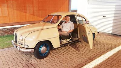 Dolgelukkig met Saab en Baas