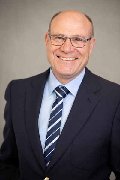 Groot gees tree uit as direkteur