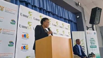 Minister Kekana besoek Oudtshoorn 