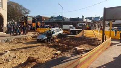 Bakkie overturns on Gray Street