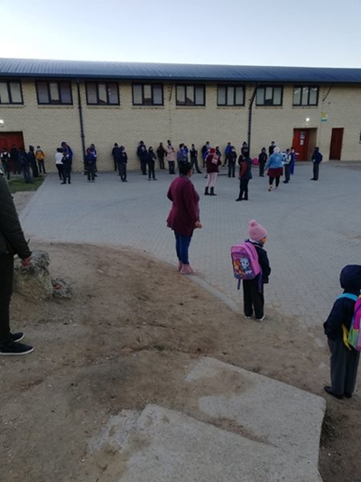 Ouers betoog oor oopmaak van skole