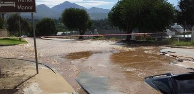 Safe escape when car submerges in sink hole