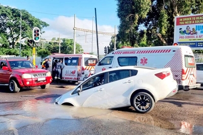 Durban family injured after car plunges into sinkhole