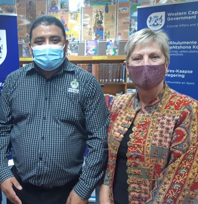 Nuwe mini-biblioteek vir blindes bied visie