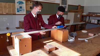 Hoër Volkskool-opedag lok talle leerders