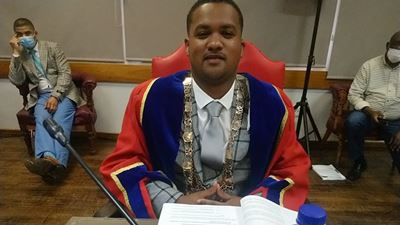 Oudtshoorn huldig raad in