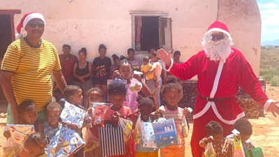 Kersgeskenke vir plaaskinders