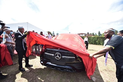 EFF gifts King Dalindyebo with brand new Mercedes-Benz SUV, Malema says it’s no bribe