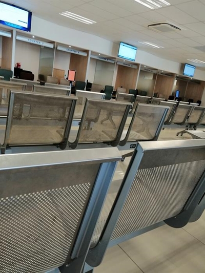 ‘Public wait while Sars officials chat’