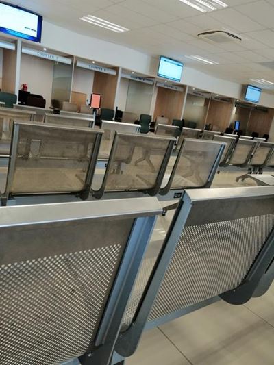 ‘Public wait while Sars officials chat’