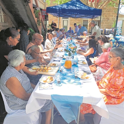 Kersbederf vir 20 senior inwoners